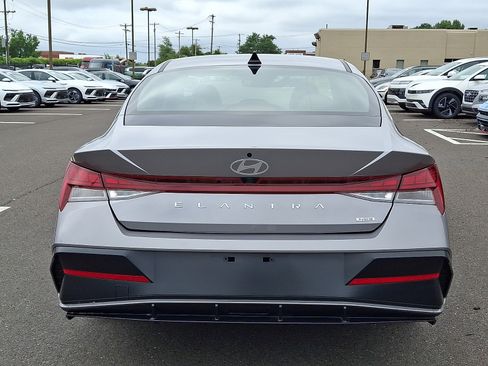 Certified 2025 Hyundai Elantra Limited FWD image 5