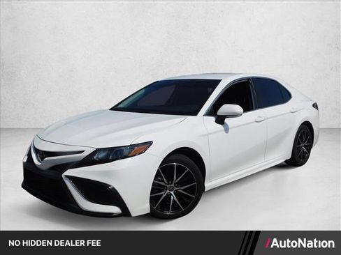 Used 2023 Toyota Camry SE FWD image 1