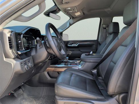 Used 2025 Chevrolet Silverado 1500 LT Trail Boss w/ Convenience Package II image 11