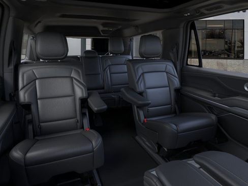 New 2026 Lincoln Navigator L Reserve AWD/4WD image 11