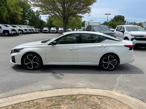 Used 2024 Nissan Altima 2.5 SR FWD image 4