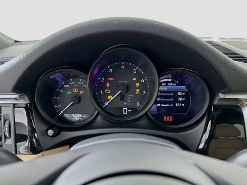 Used 2025 Porsche Macan image 13