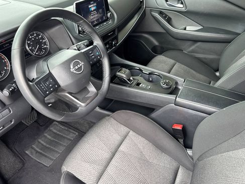 Used 2025 Nissan Rogue SV AWD/4WD image 4