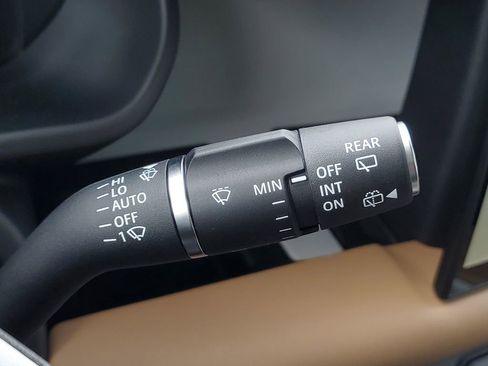 Used 2025 Land Rover Defender 90 S image 17