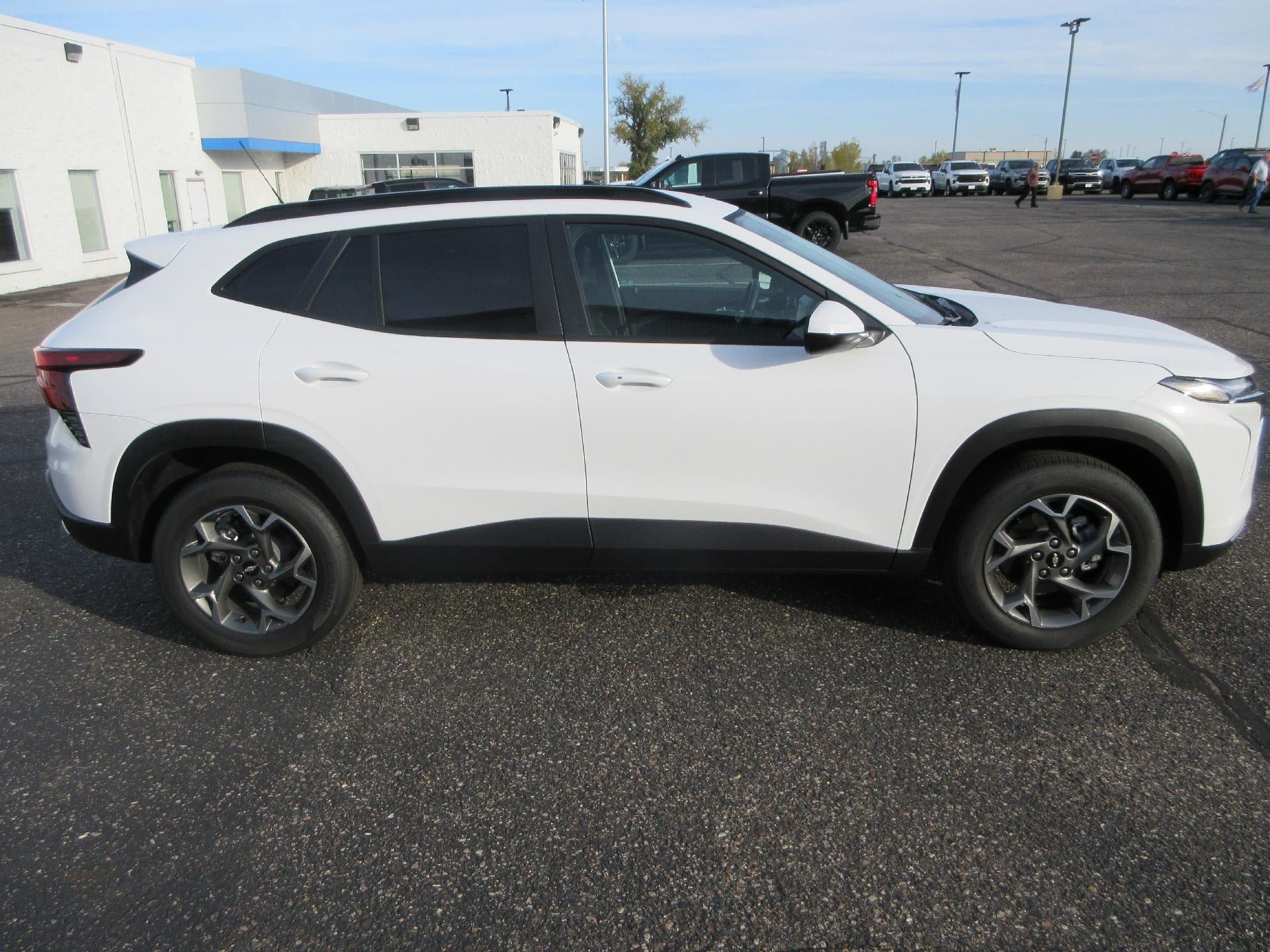Certified 2026 Chevrolet Trax LT w/ Driver Confidence Package FWD image 4