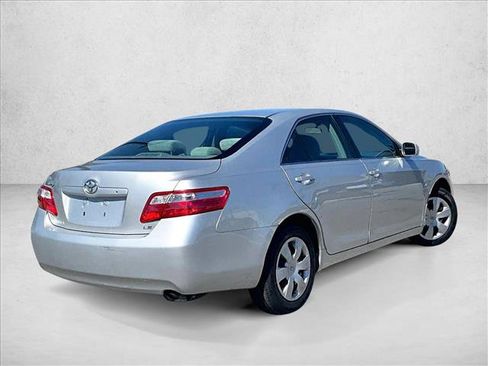 Used 2009 Toyota Camry LE image 2