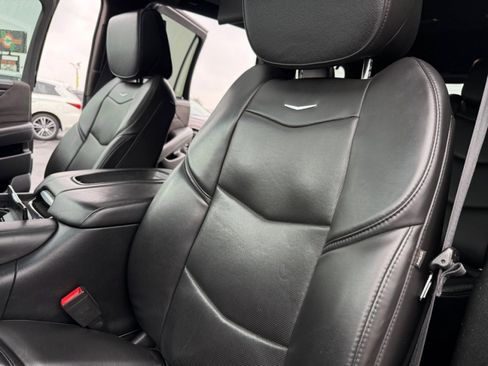 Used 2018 Cadillac Escalade Platinum image 17