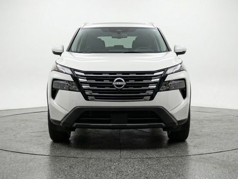 Used 2025 Nissan Rogue SV AWD/4WD image 2