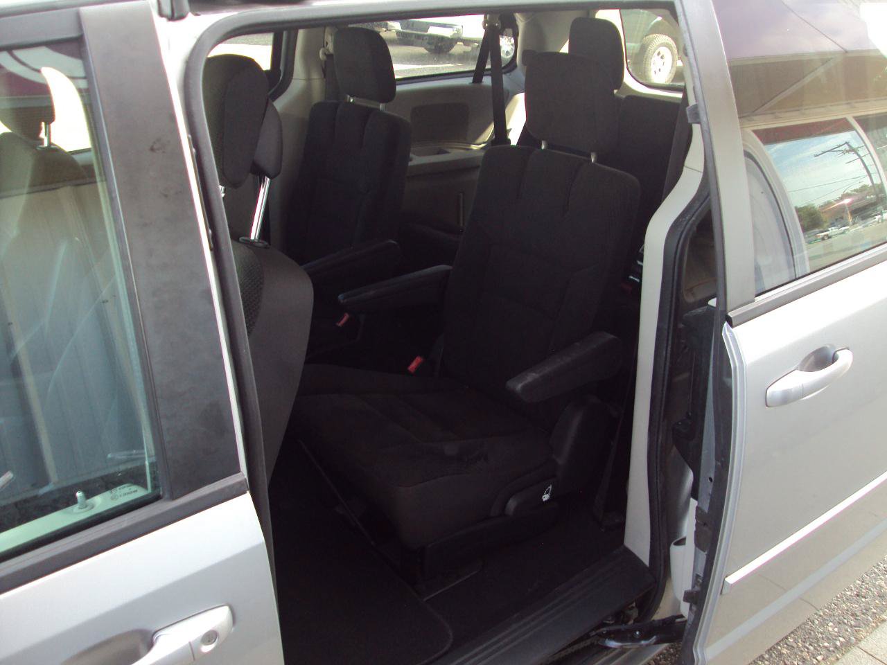Used 2017 Dodge Grand Caravan SE w/ Power Window Group FWD image 17