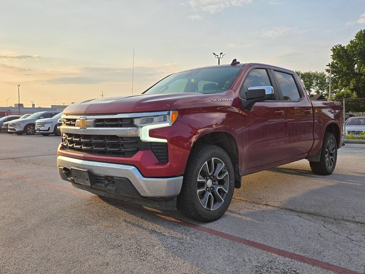 Used 2022 Chevrolet Silverado 1500 LT AWD/4WD image 3