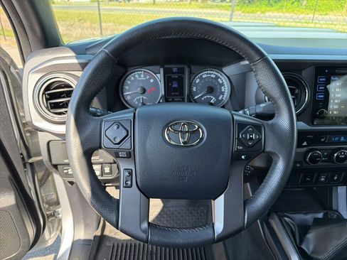 Used 2017 Toyota Tacoma TRD Sport w/ Premium & Technology Package AWD/4WD image 17
