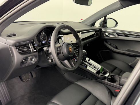 Certified 2026 Porsche Macan AWD/4WD image 4