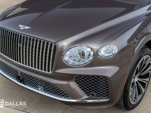 Used 2024 Bentley Bentayga Azure image 6