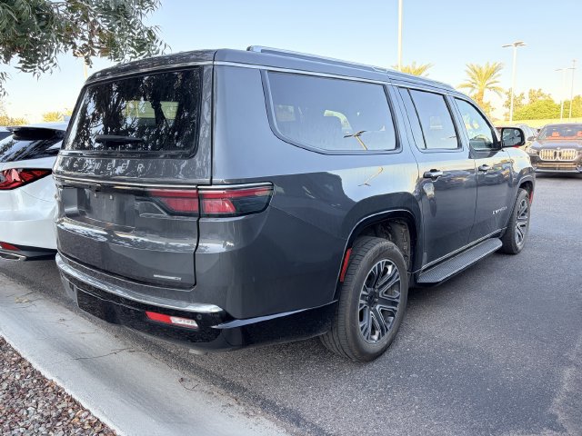 Used 2024 Jeep Wagoneer L Series II w/ Flexible Seating Group AWD/4WD image 4