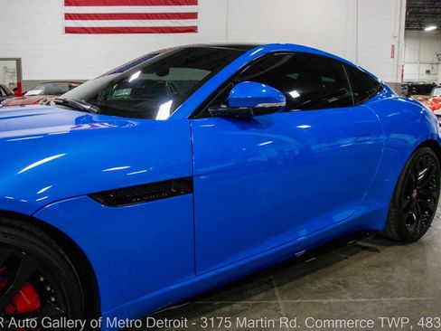 Used 2020 Jaguar F-TYPE R image 21