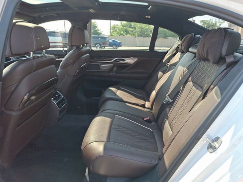 Used 2022 BMW 750i xDrive w/ Executive Package image 11