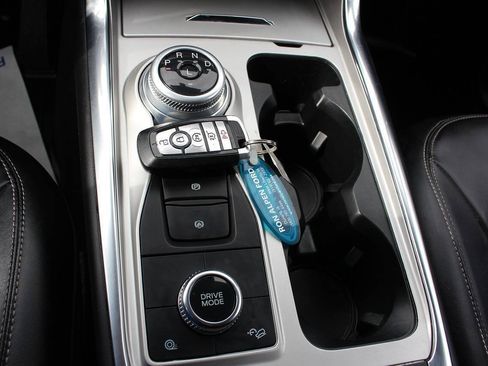 Used 2022 Ford Explorer XLT w/ Equipment Group 202A image 16