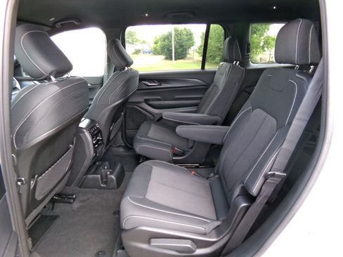 Used 2025 Jeep Grand Cherokee L Laredo w/ Trailer Tow Package RWD image 13