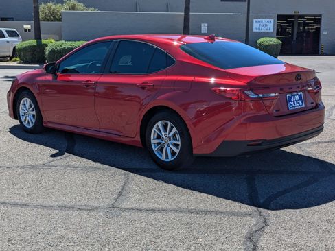 Used 2025 Toyota Camry LE w/ Convenience Package image 4