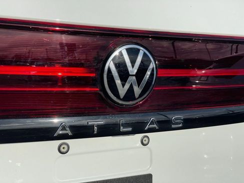 Certified 2025 Volkswagen Atlas Peak Edition SE image 30