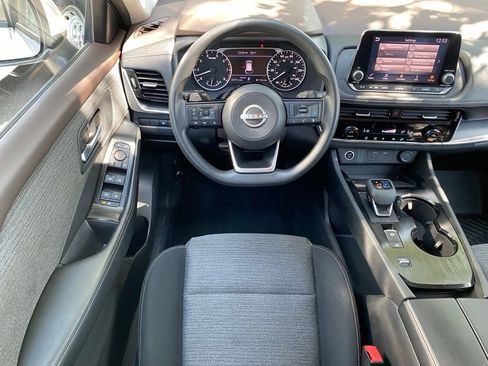Used 2022 Nissan Rogue SV FWD image 29