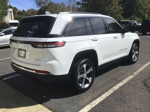 New 2025 Jeep Grand Cherokee Limited image 7