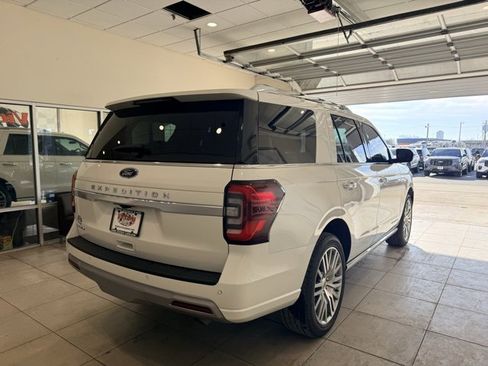 Used 2023 Ford Expedition Platinum image 4