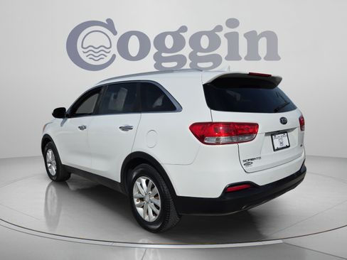 Used 2016 Kia Sorento FWD w/ LX Convenience Package image 3