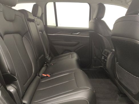 Used 2023 Jeep Grand Cherokee Limited AWD/4WD image 19