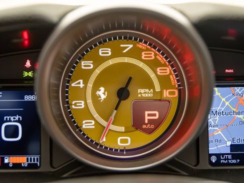 Used 2019 Ferrari Portofino RWD image 34