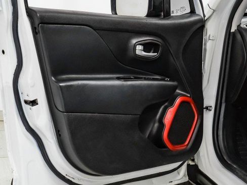 Used 2023 Jeep Renegade Trailhawk image 40