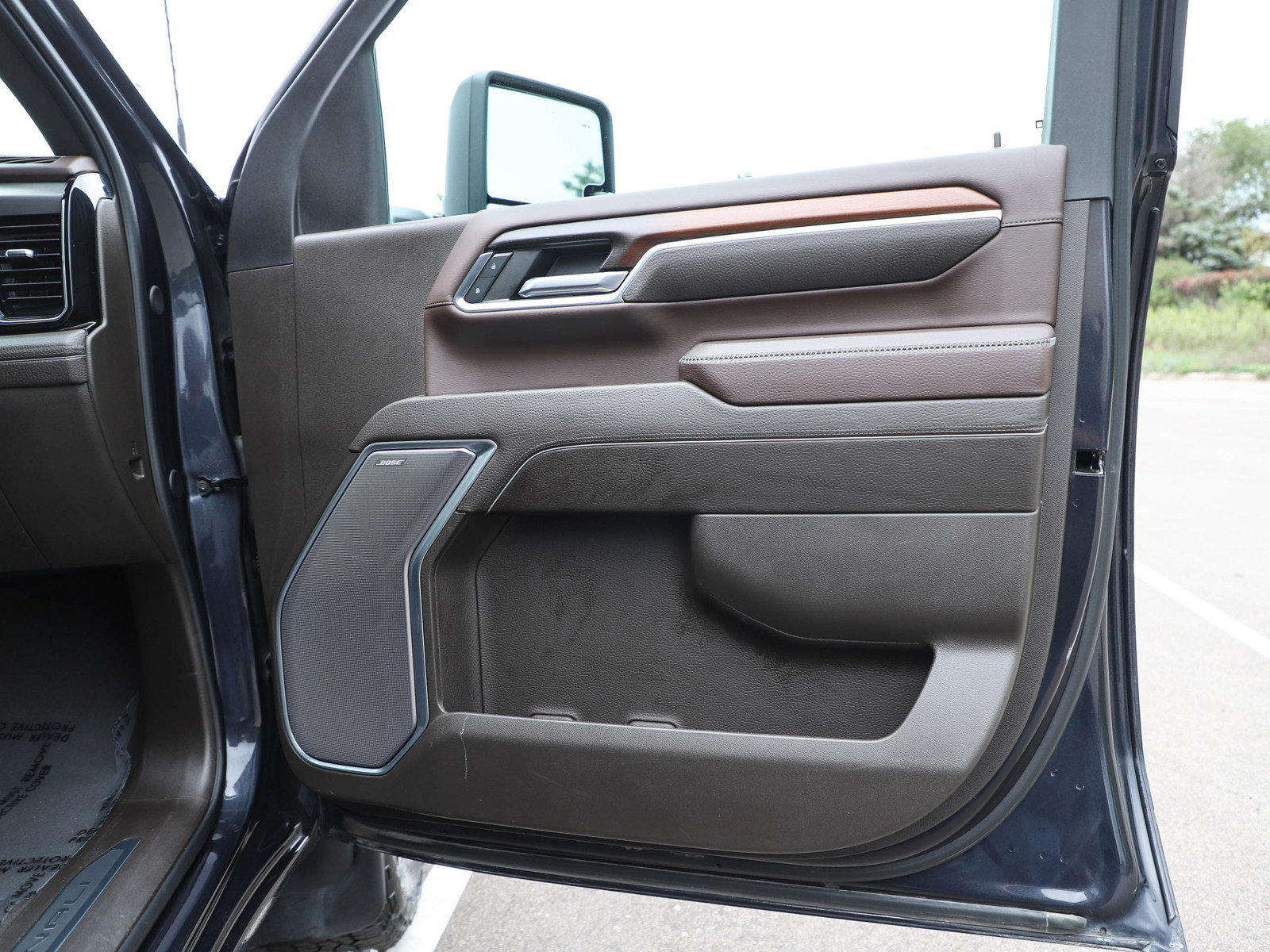 Used 2024 GMC Sierra 3500 Denali w/ Technology Package AWD/4WD image 9