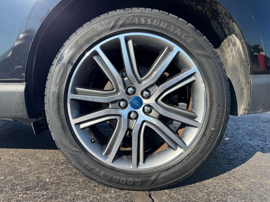 Used 2019 Ford Edge Titanium w/ Cold Weather Package AWD/4WD image 13