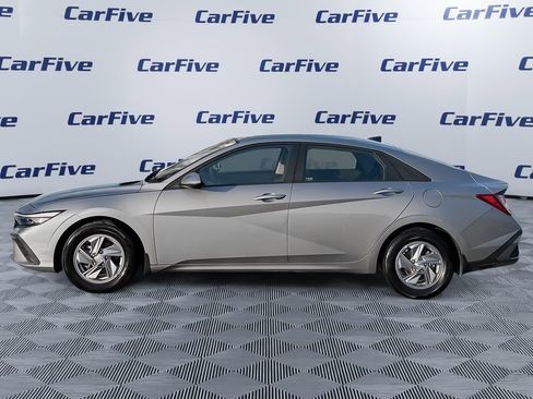 Used 2024 Hyundai Elantra SE image 2