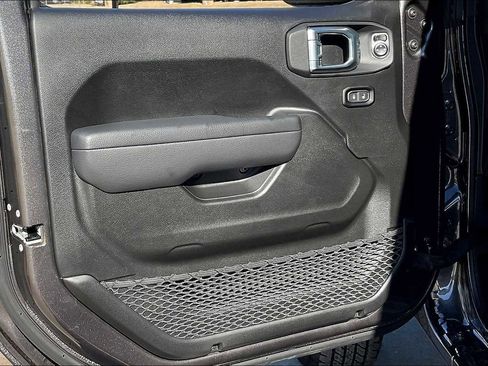 New 2025 Jeep Gladiator Sport image 10