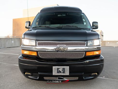 Used 2017 Chevrolet Express 2500 image 2