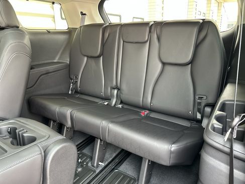 New 2027 Kia Carnival SX w/ Dark Edition Package FWD image 14