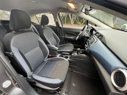 Used 2025 Nissan Versa SV image 34