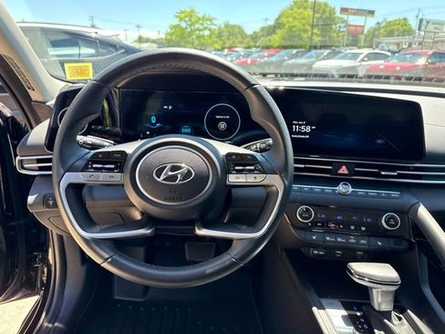 Certified 2023 Hyundai Elantra SEL w/ Convenience Package FWD image 7