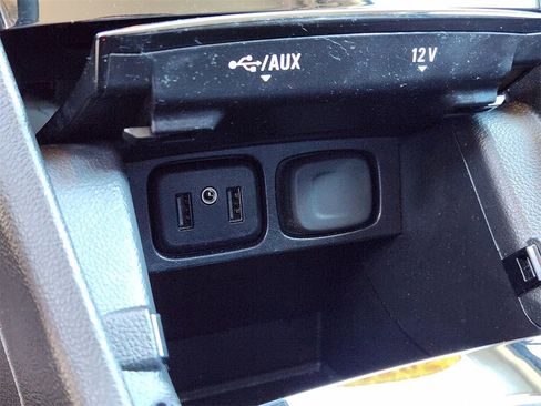 Used 2021 Buick Encore Preferred image 21