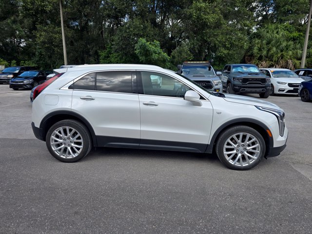 Used 2022 Cadillac XT4 Luxury w/ Cold Weather Package FWD image 3