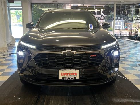 Used 2024 Chevrolet Trax RS w/ Driver Confidence Package FWD image 2