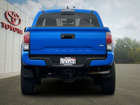 Used 2021 Toyota Tacoma TRD Off-Road w/ Technology Package image 4