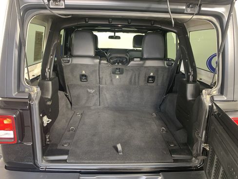 Used 2018 Jeep Wrangler Unlimited Sahara w/ Dual Top Group AWD/4WD image 34