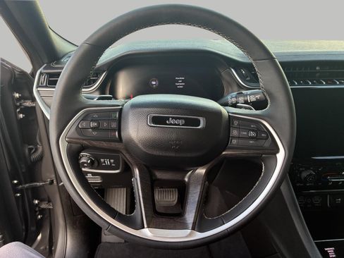 Used 2024 Jeep Grand Cherokee Limited AWD/4WD image 12