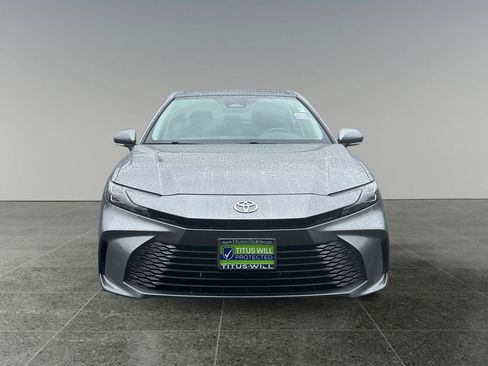 Used 2025 Toyota Camry XLE AWD/4WD image 2