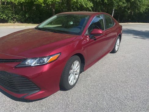 Used 2019 Toyota Camry LE image 2