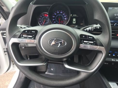 Used 2023 Hyundai Elantra SEL image 14