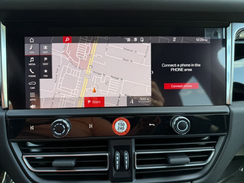 Certified 2025 Porsche Macan Turbo image 28