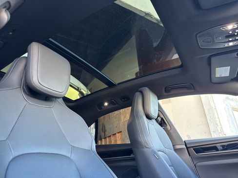 Certified 2025 Porsche Macan 4 Electric image 19